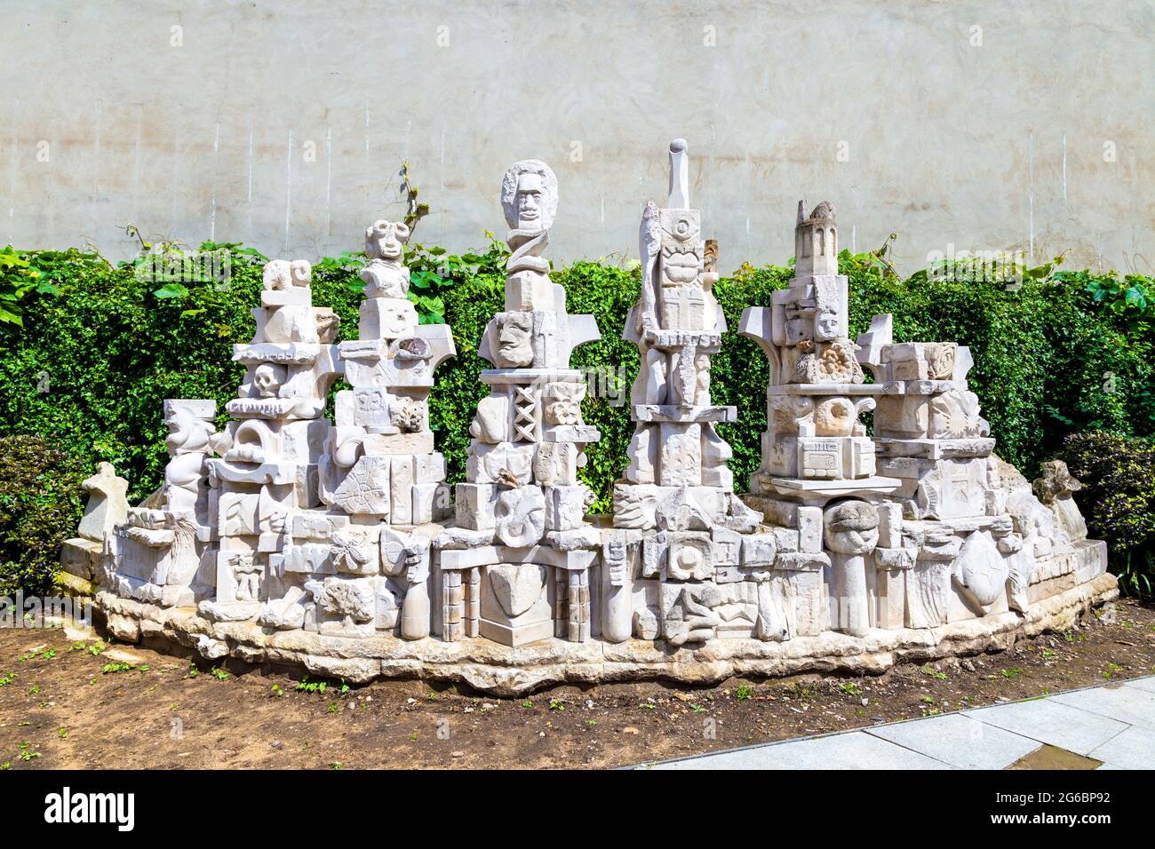 Die von Freiwilligen vor Ort geschnitzte Eckpfeiler-Skulptur, Tanner Street Park, Bermondsey Street, London, Großbritannien Stockfoto