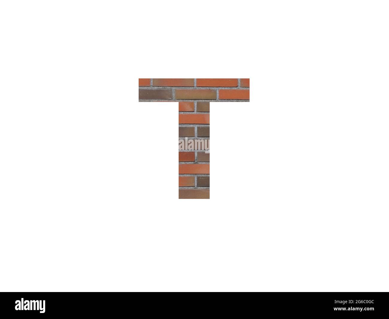 Buchstabe T des Alphabets aus Ziegelwänden, in braun, orange, rotgrau und isoliert auf weißem Hintergrund Stockfoto