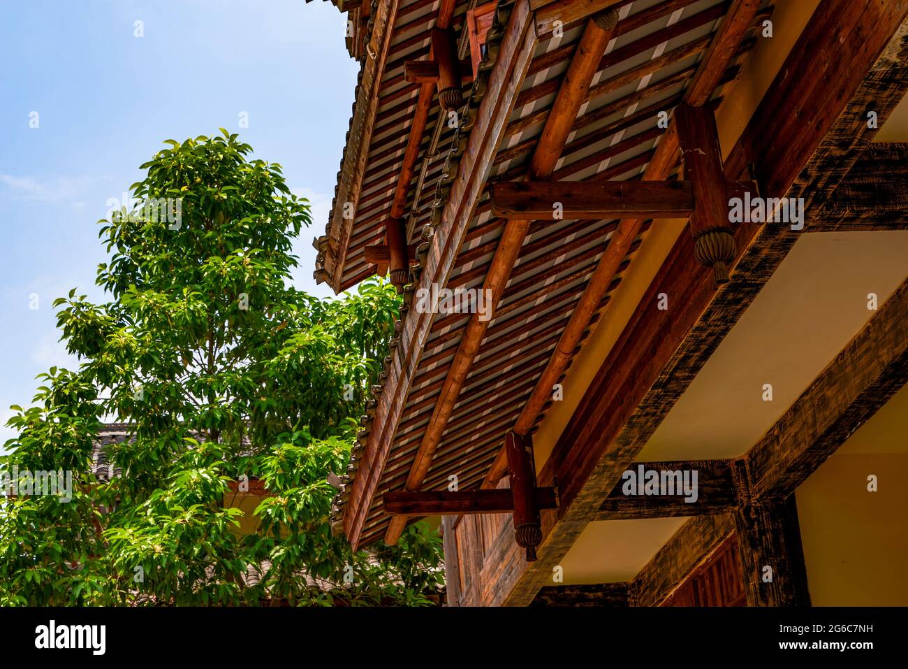 Traditionelle chinesische Retro-Holzhausgebäude, Türmchen Stockfoto