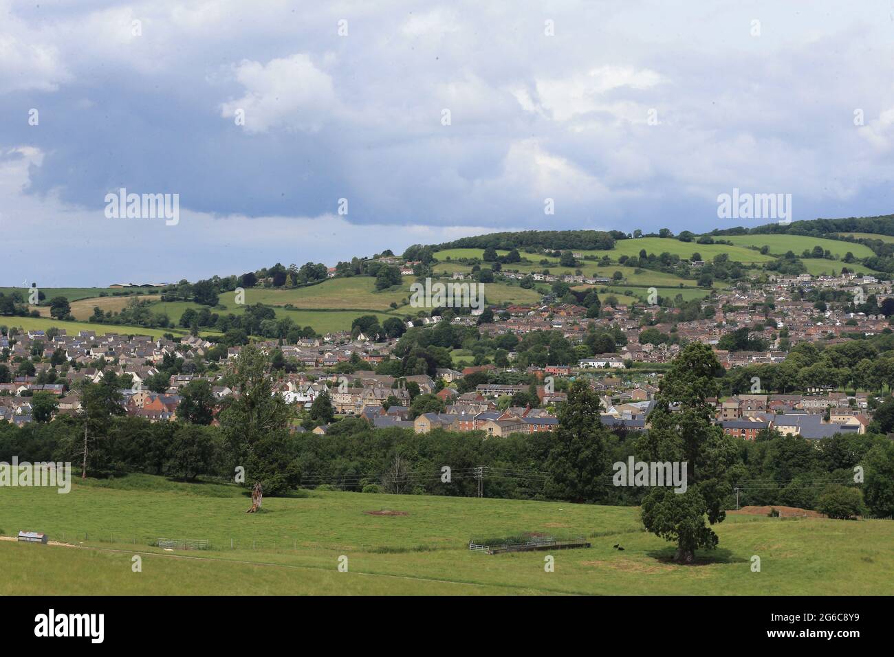Stroud, Großbritannien, 5. Juli 2021. Wetter in Großbritannien. Große Regenwolken sammeln sich über Stonehouse bei Stroud, in den fünf Tälern. Gloucestershire.Quelle: Gary Learmonth / Alamy Live News Stockfoto