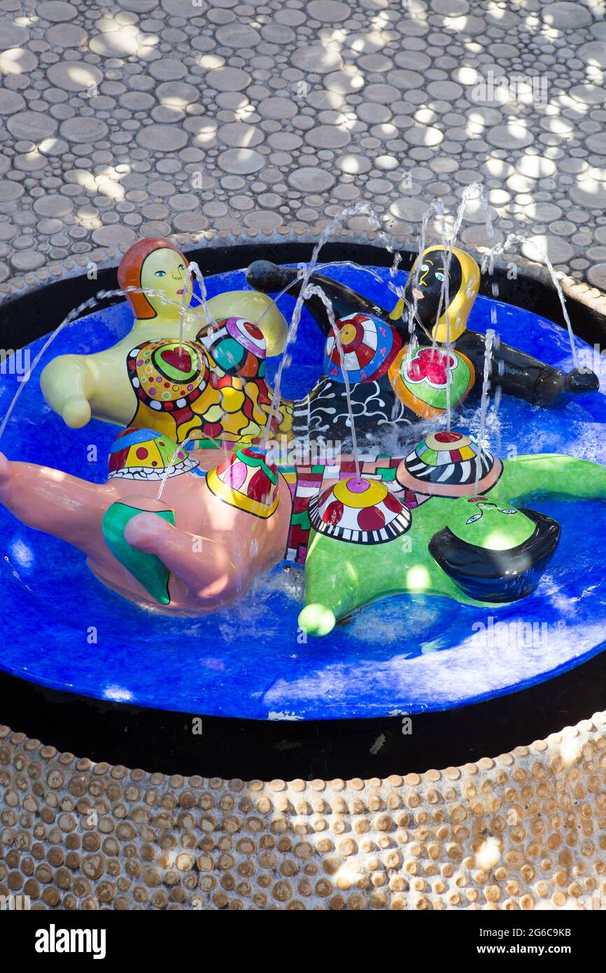 Niki de saint phalle brunnen Fotos und Bildmaterial in hoher