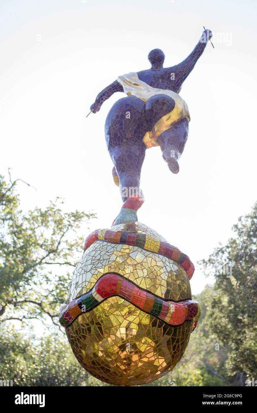 Der TarotGarten, auf italienisch 'Giardino dei Tarocchi', ist ein