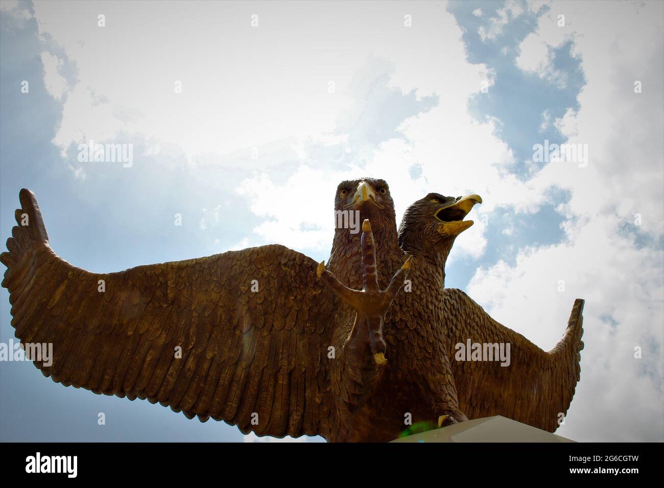 Statue eines doppelköpfigen Adlers Stockfoto