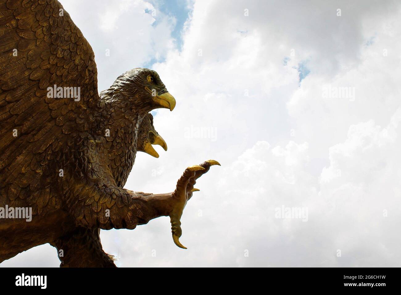 Statue eines doppelköpfigen Adlers Stockfoto