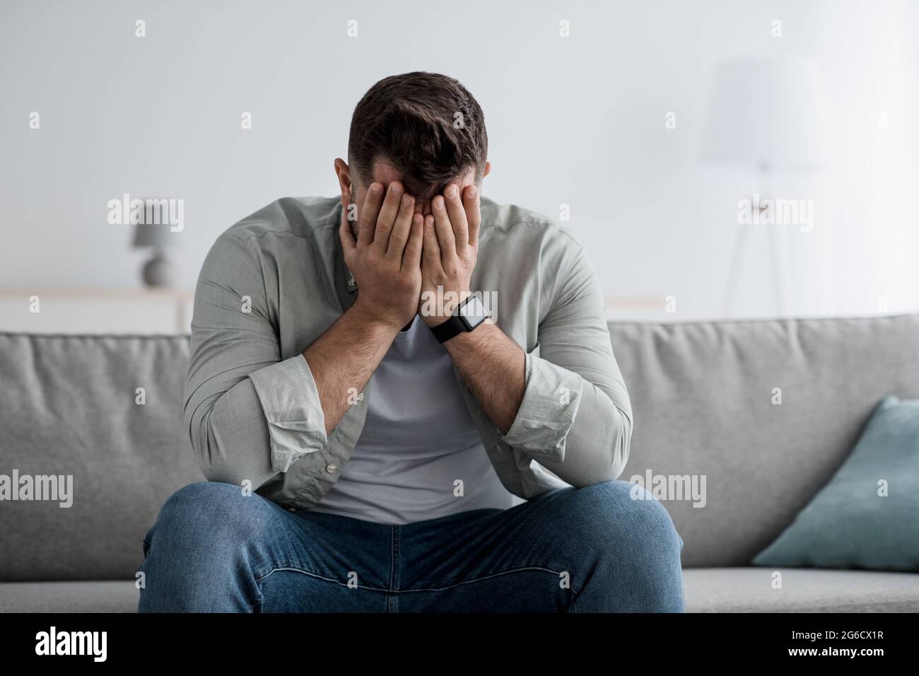 Frustration, psychische Störungen, gebrochenes Herz. Psychische Probleme, Krise im mittleren Alter Stockfoto