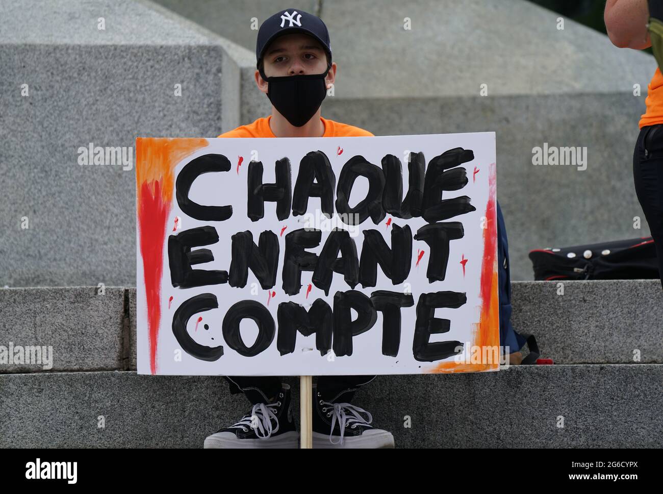 Montreal, Quebec, Kanada, 1. Juli 2021.Junge mit einem Schild bei einem protestmarsch.Mario Beauregard/Alamy News Stockfoto
