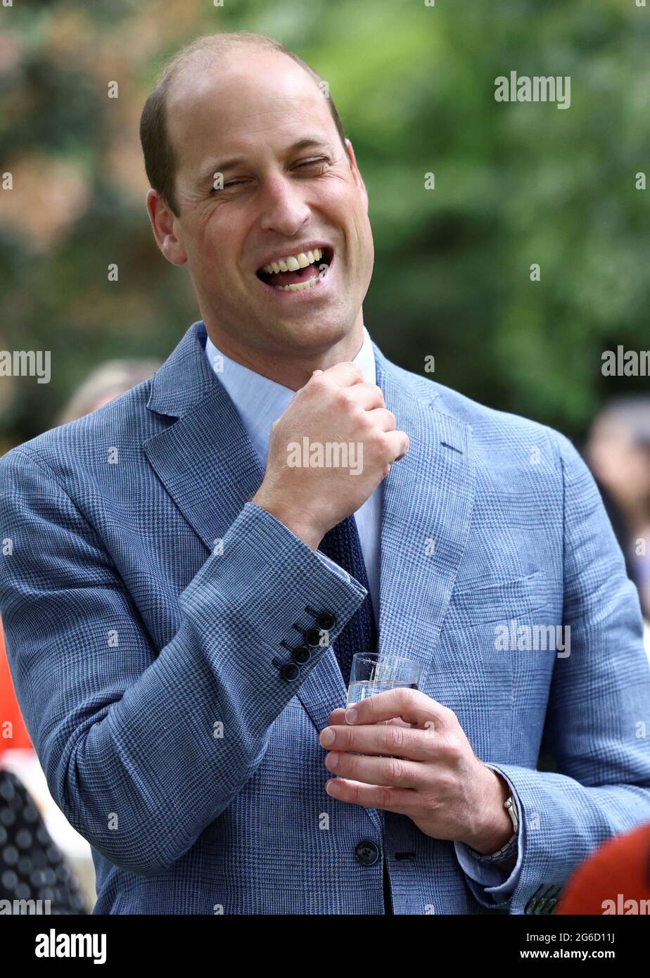 Der Duke of Cambridge, in seiner Rolle als Joint Patron of NHS Charities Together, während eines „Big Tea“ für NHS-Mitarbeiter im Buckingham Palace in London, zum 73. Geburtstag des NHS. Bilddatum: Montag, 5. Juli 2021. Stockfoto