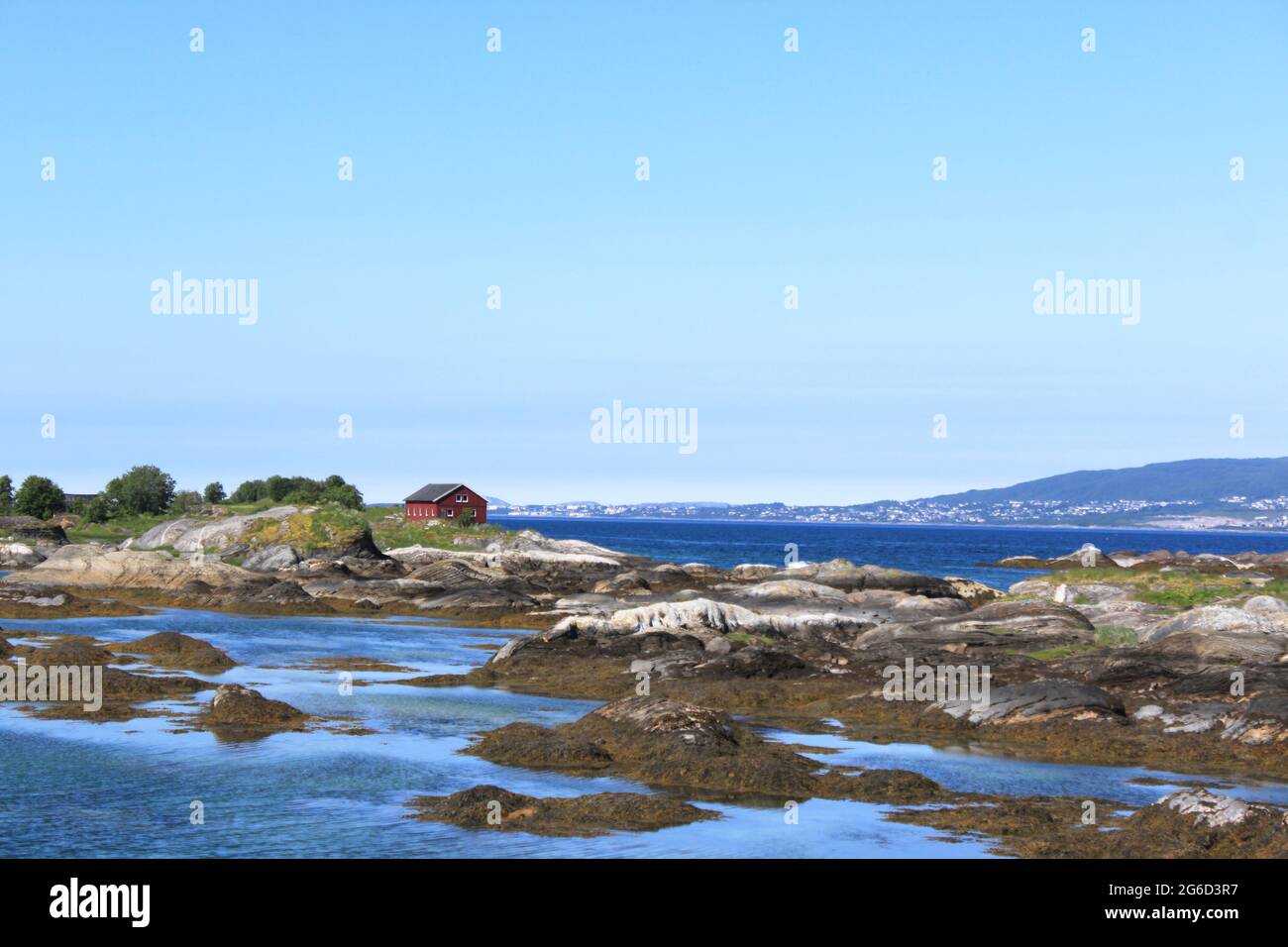 Landschaft mit einer felsigen Küste - Saltstraumen Stockfoto