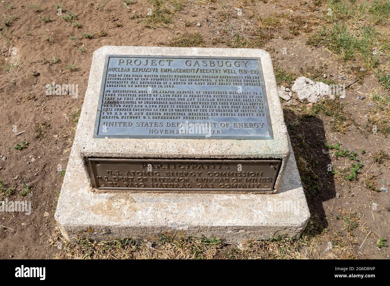 Dulce, New Mexico - der Standort des Projekts Gasbuggy, einer nuklearen Explosion aus dem Jahr 1967, die das Gestein zur Gewinnung von Erdgas zerbrechen sollte. Das Projekt war Teil von O Stockfoto