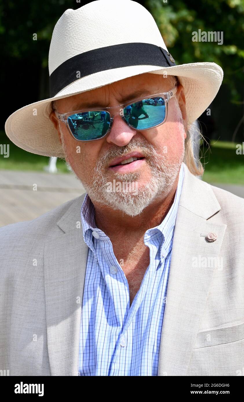 East Molesey, Surrey, Großbritannien. 5. Juli 2021.Bill Bailey, die Show kehrt zurück, nachdem sie letztes Jahr aufgrund von Coronavirus-Sperren abgesagt wurde. Pressevorschau, RHS Hampton Court Palace Garden Festival, Hampton Court, Surrey Kredit: michael melia/Alamy Live News Stockfoto