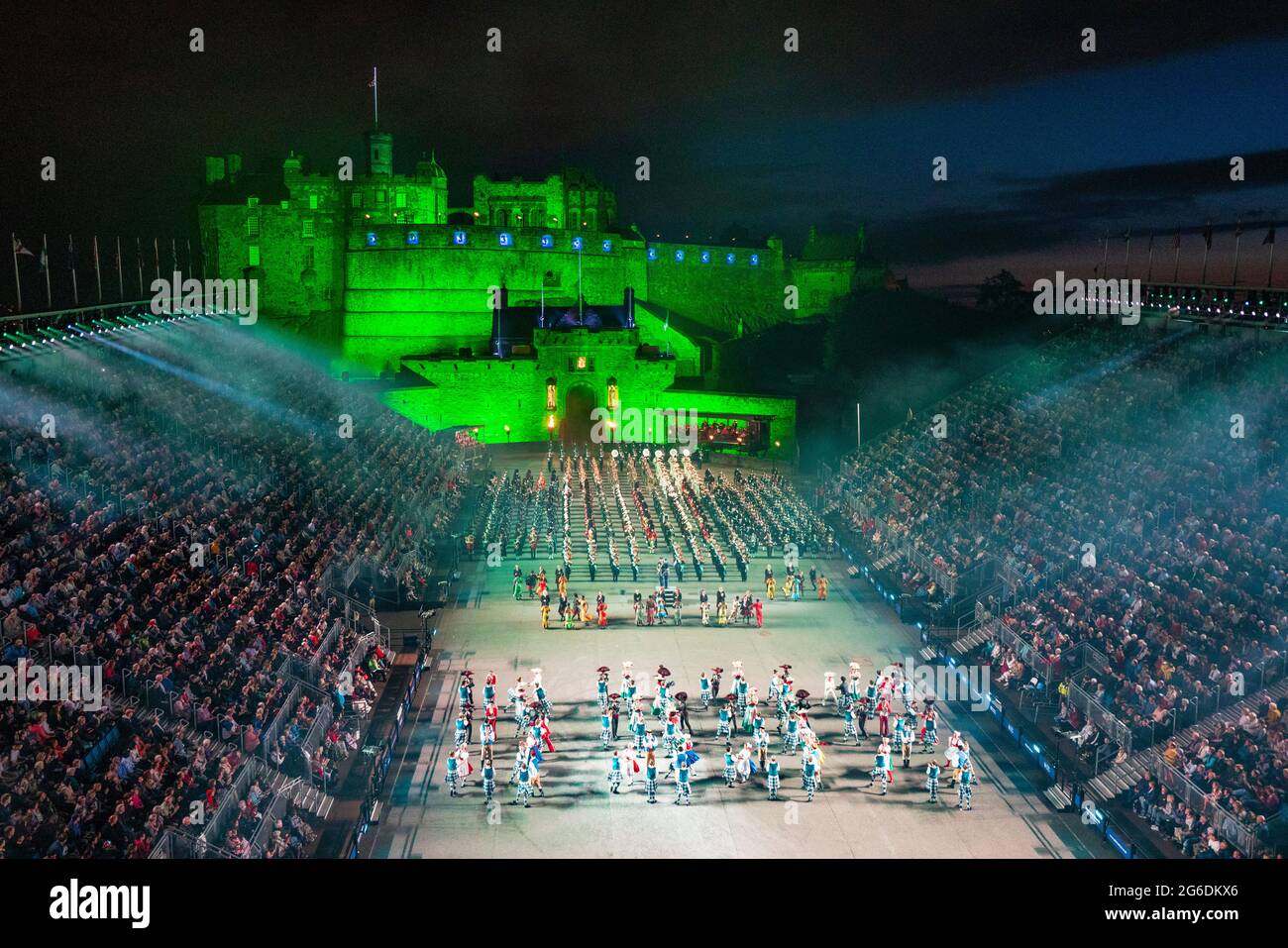 Die 2018 Royal Edinburgh International Military Tattoo auf der Esplanade des Edinburgh Castle, Schottland, Großbritannien Stockfoto