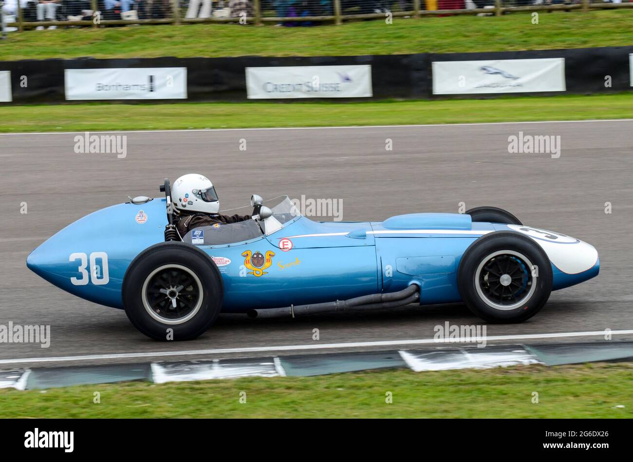 Scarab Offenhauser klassischer Oldtimer-Rennwagen, der bei der Richmond Trophy beim historischen Goodwood Revival Event in Großbritannien teilnimmt. Angetrieben von Julian Bronson Stockfoto