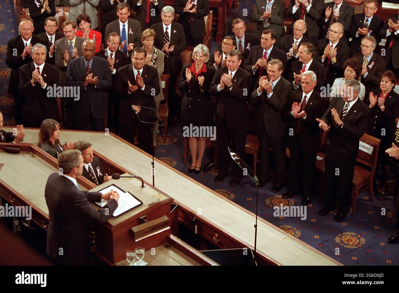 Präsident George W. Bush hält eine Rede zu den Terroranschlägen vom 11. September auf die Vereinigten Staaten auf einer gemeinsamen Sitzung des Kongresses am Donnerstag, den 20. September 2001, im US-Kapitol. Foto von Paul Morse, mit freundlicher Genehmigung der George W. Bush Presidential Library Stockfoto