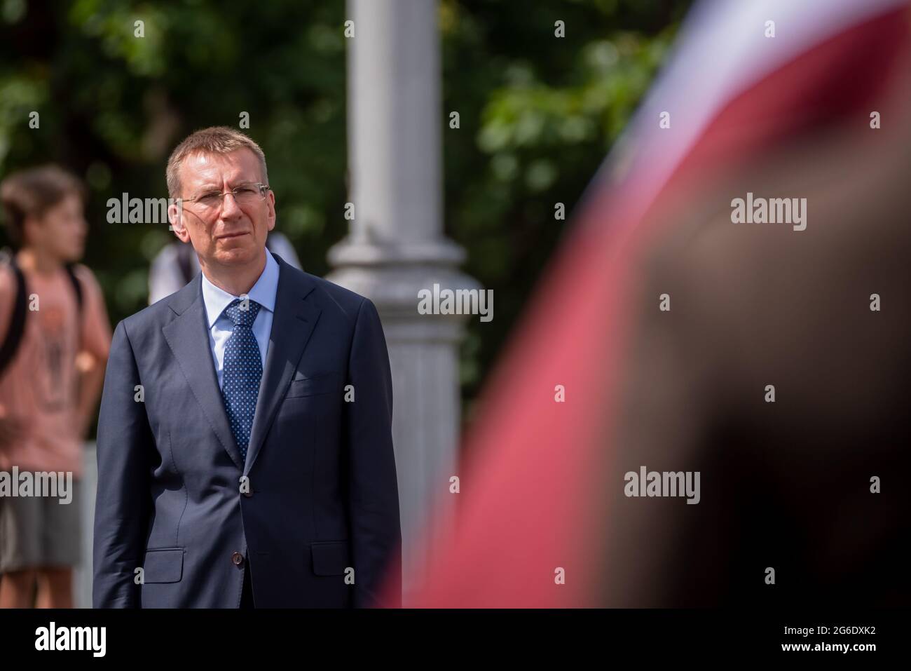 RIGA, LETTLAND. Juli 2021. Ignazio Cassis, Außenminister der Schweizerischen Eidgenossenschaft, und Edgars Rinkevics, lettischer Außenminister, während der Blumenfestung. Stockfoto