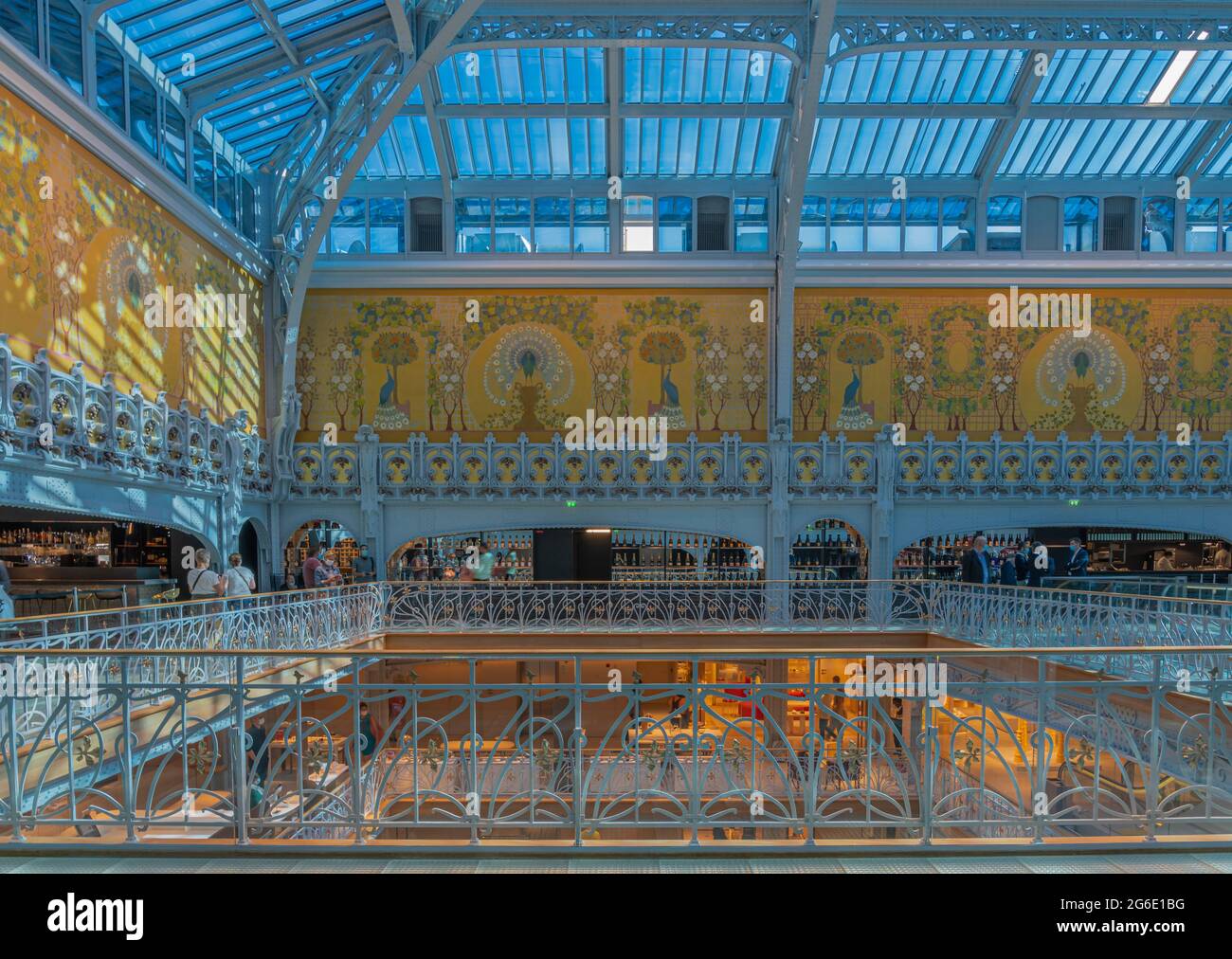 Paris, Frankreich - 07 02 2021: Kaufhaus La Samaritaine. Innenansicht des Gebäudes Stockfoto