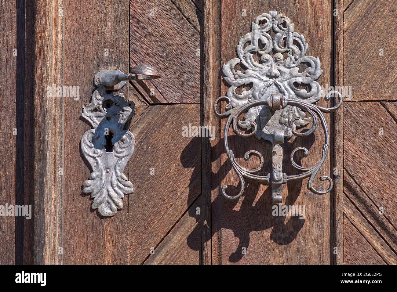 Türklopfer an der Eingangstür zum Schlossgebäude, Schloss Aschbach, Aschbach, Oberfranken, Bayern, Deutschland Stockfoto