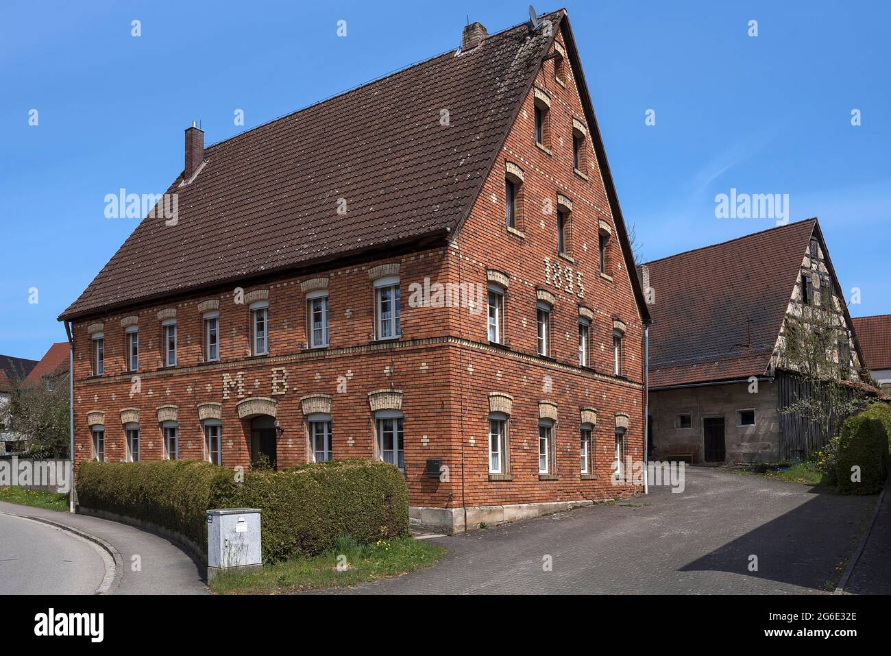 Historisches Backsteinhaus aus dem Jahr 1895, Hedersdorf, Mittelfranken, Bayern, Deutschland Stockfoto