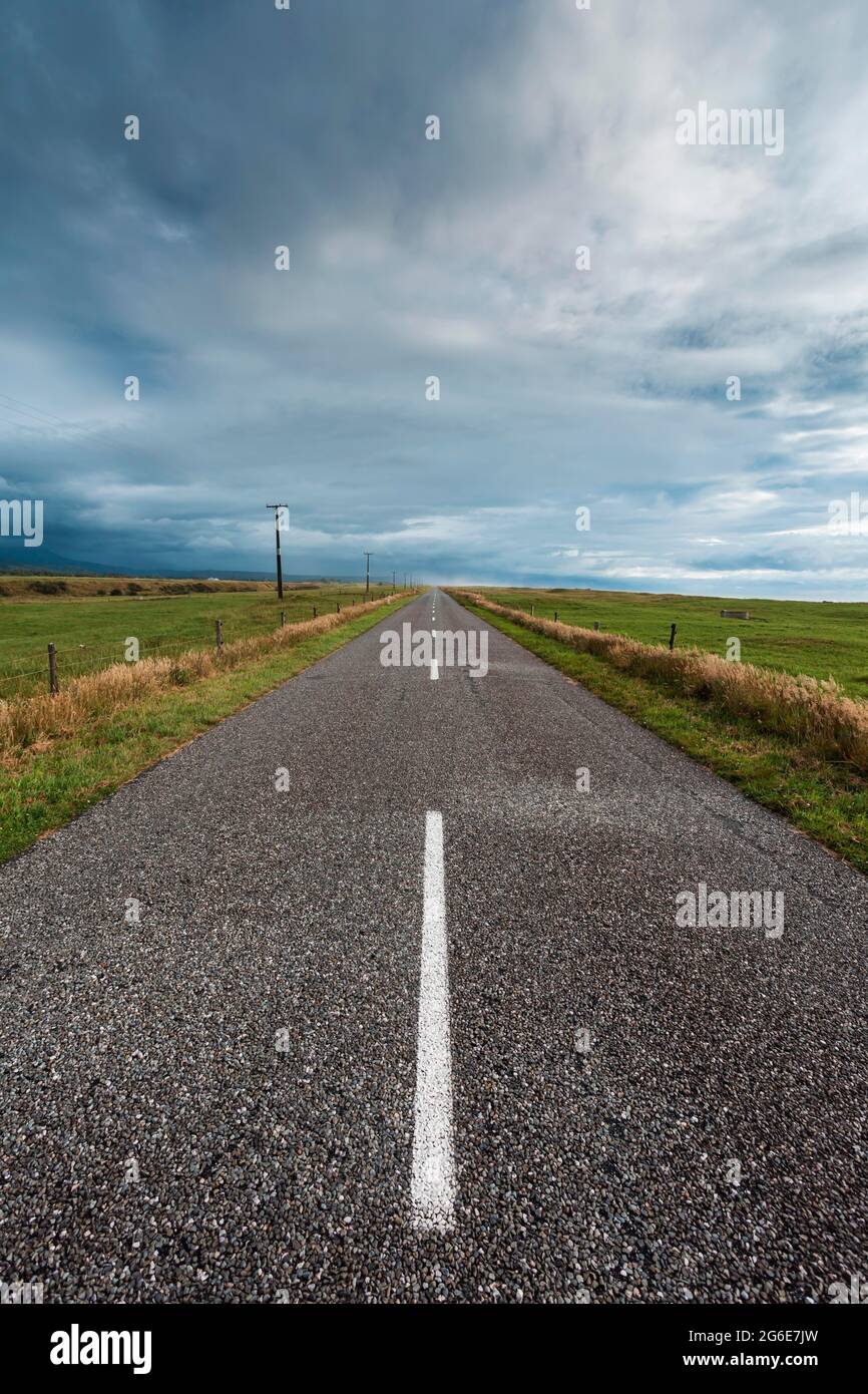 Leere Straße, Karamea, Buller District, Westküste, Südinsel, Neuseeland Stockfoto