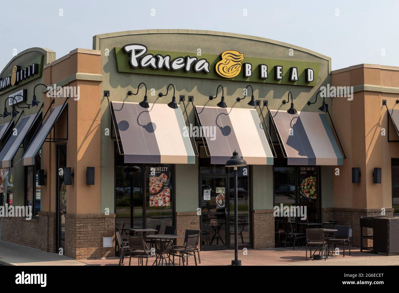 Cincinnati - Circa Juli 2021: Panera Bread Retail Location. Panera ist eine Kette von schnellen, zwanglosen Restaurants, die kostenfreies WLAN bieten. Stockfoto