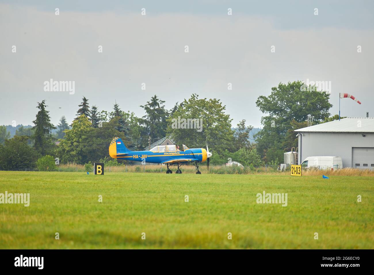 JAK-52 rollt auf dem Fly Fest 2021 in Piotrków Trybunalski Stockfoto