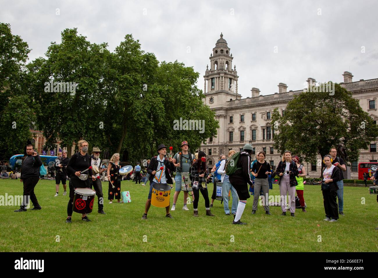 Protestierende bei einem Protest gegen den „Kill the Bill“ auf dem Parliament Square, London, 5.7.2021 Stockfoto