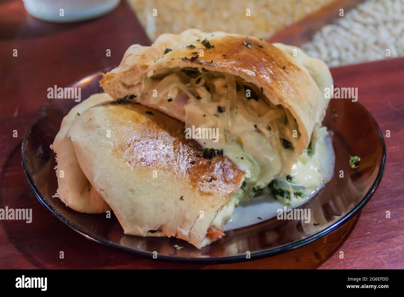 Große argentinische Empanada Stockfoto