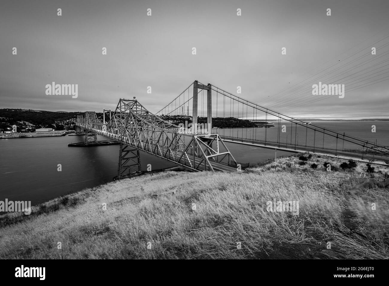 Sonnenaufgang über den Carquinez & Alfred Zampa Memorial Bridges Stockfoto