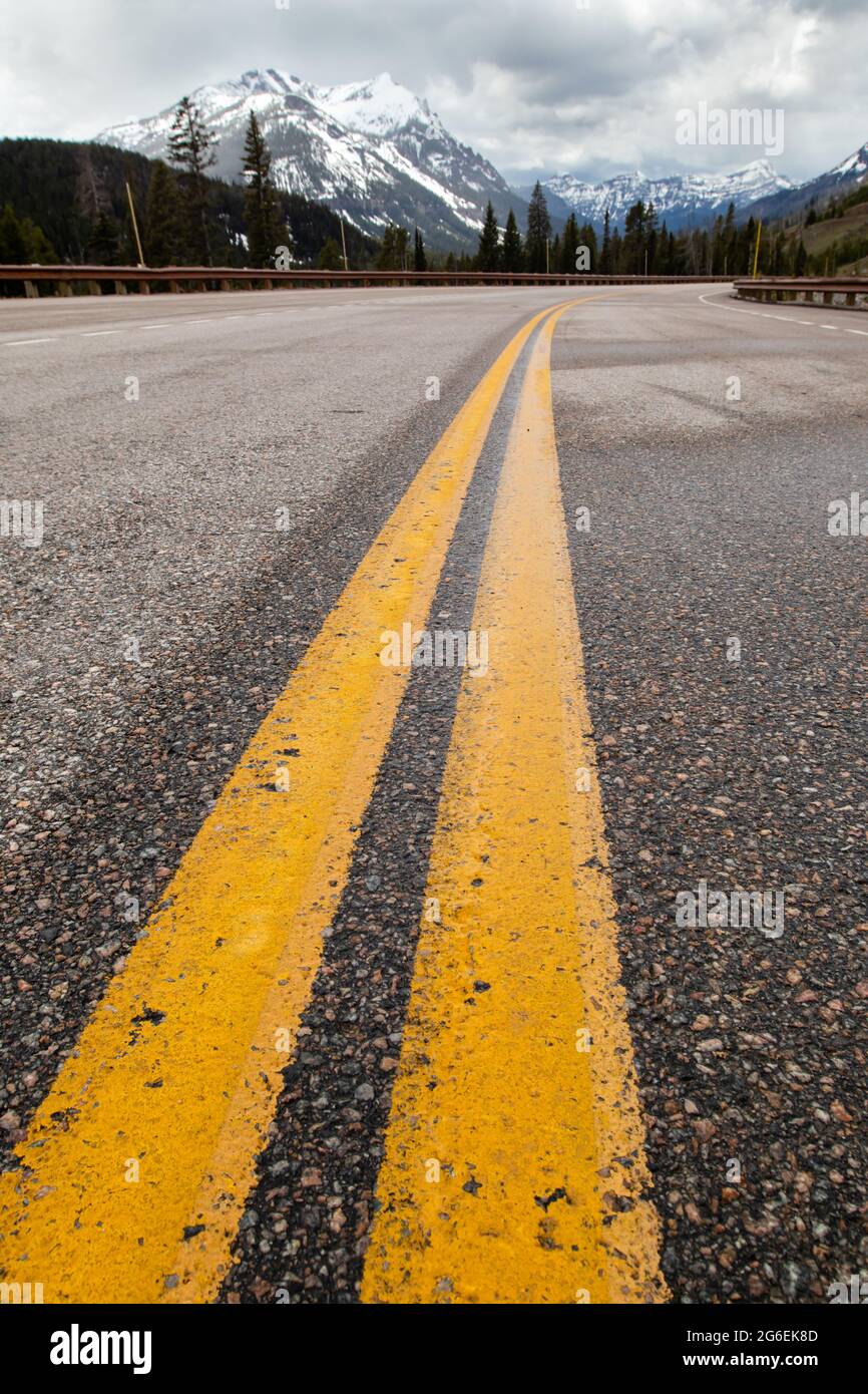 Beartooth Highway auf einem Abschnitt der U.S. Route 212 in Montana und Wyoming, vertikal Stockfoto