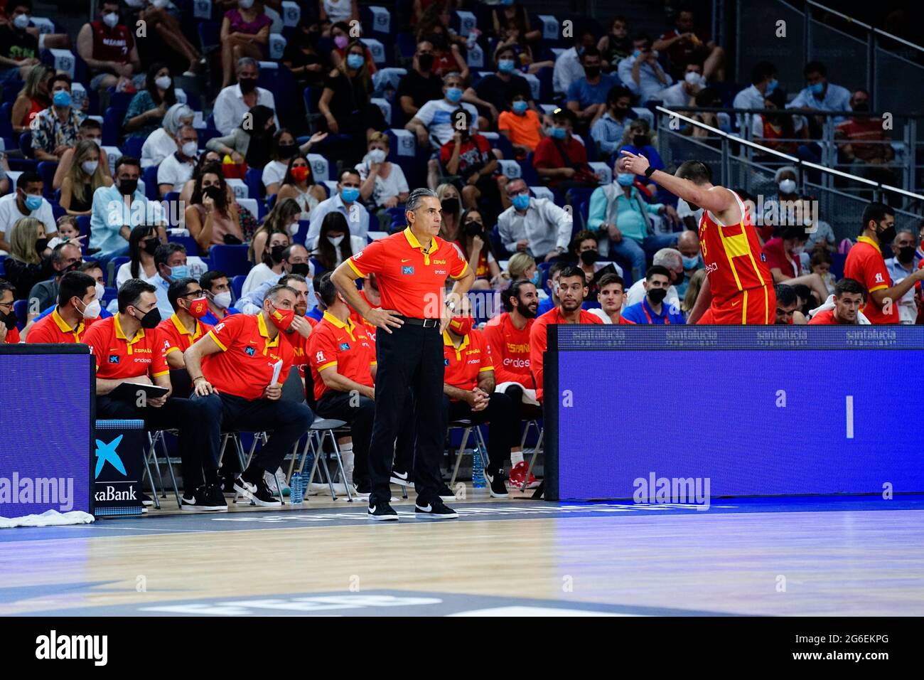 Madrid, Spanien. Juli 2021. Sergio Scariolo von Spanien gesehen während Spanien gegen Iran Freundschaftsspiel des Basketballs im Wiznink Center in Madrid. (Foto von Francis Gonzalez/SOPA Images/Sipa USA) Quelle: SIPA USA/Alamy Live News Stockfoto