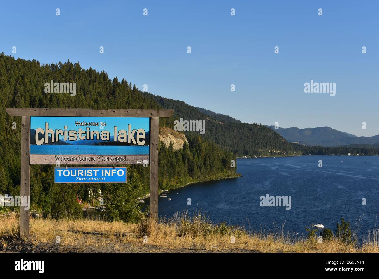 Christina Lake Schild vor Christina Lake Stockfoto