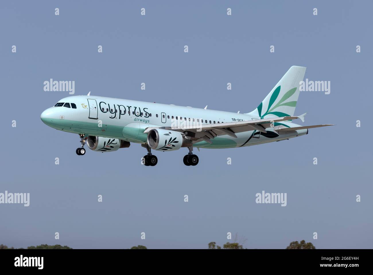 Cyprus Airways Airbus A319-114 (Reg.: 5B-DCX) bei Ankunft aus Larnaca. Stockfoto