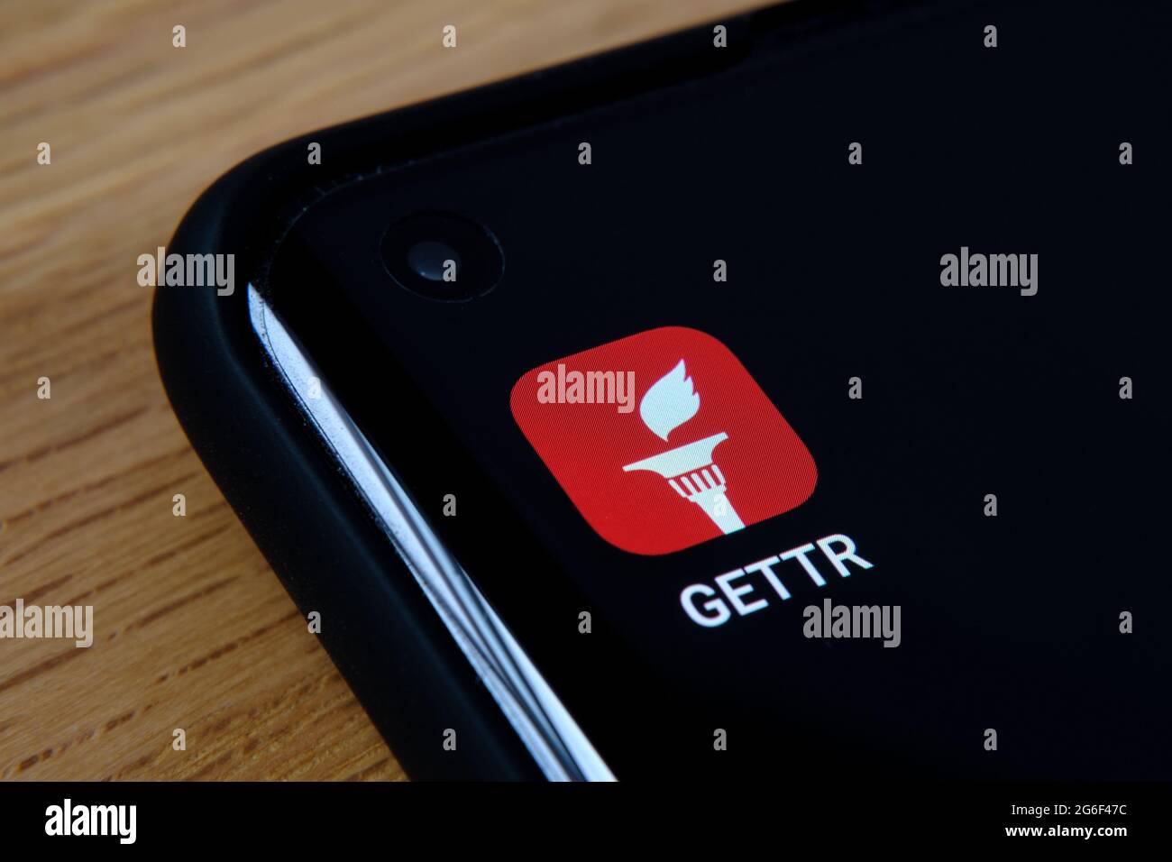 GETTR Social Media App auf der Ecke des Smartphones gesehen. Neu gestartete politische Plattform ähnlich wie Parler und Twitter. Stafford, Großbritannien, Jul Stockfoto