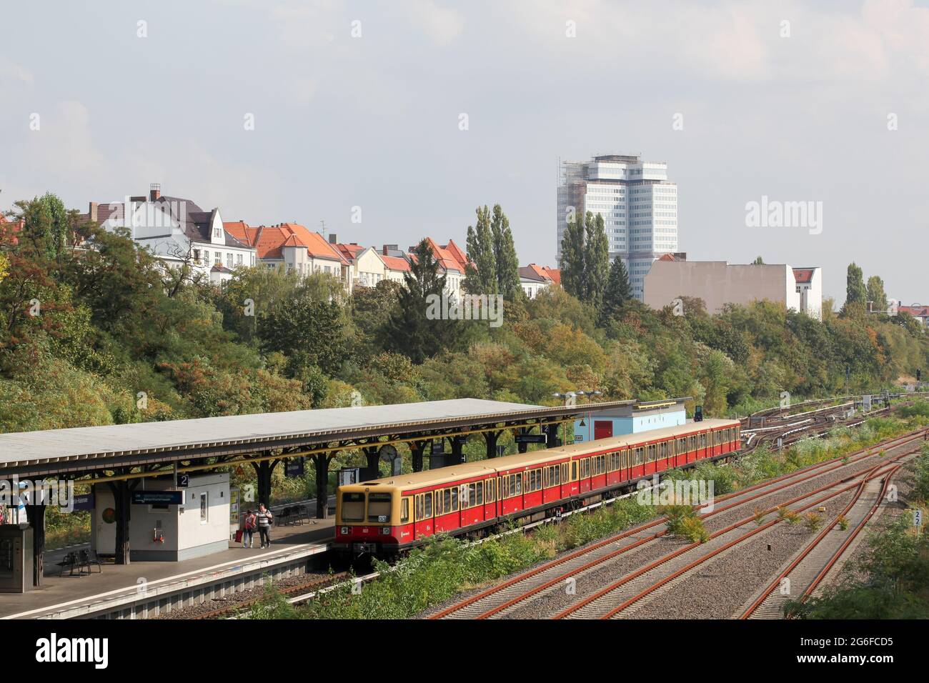 Berlin, Deutschland - 7. September 2014: S-Bahnhof Berlin. Die Berliner S-Bahn ist ein S-Bahn-Netz in und um die Stadt Stockfoto