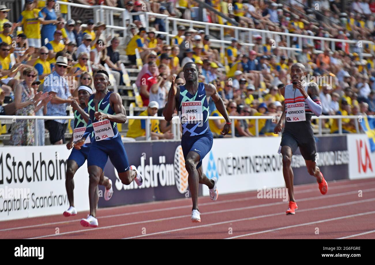 Kirani James (GRE), Mitte, besiegt Isaac Makwala (BOT), links, und Vernon Norwood (USA), rechts, um die 400 m in 44.63Bauhaus Galan in Olympiastadi zu gewinnen Stockfoto