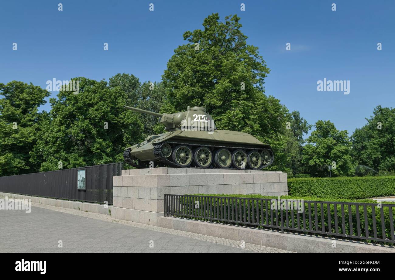 Panzer, Sowjetisches Ehrenmal, Straße des 17. Juni, Tiergarten, Mitte, Berlin, Deutschland Stockfoto