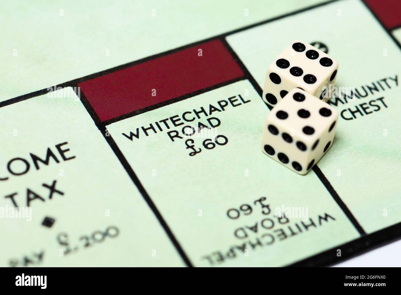 Nahaufnahme der Whitechapel auf einem traditionellen Monopoly-Brett. Stockfoto