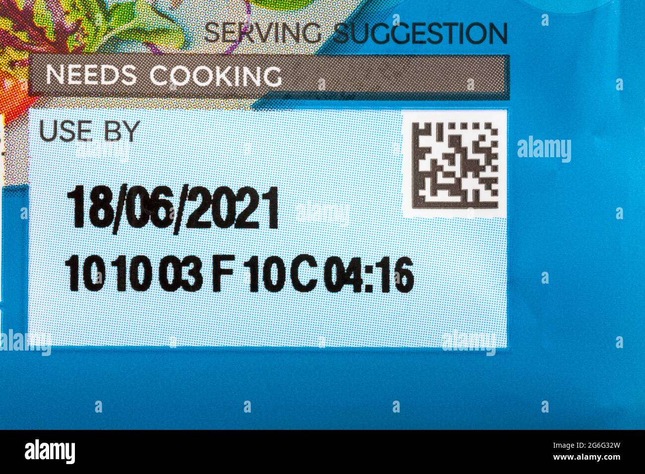 Verwendung durch Informationen zu einer Packung M&S Schellfisch-Fischkuchen Stockfoto