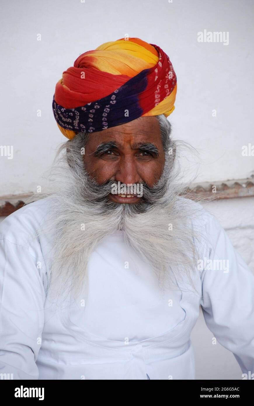 Indianer mit Bart und Turban, Indien, Radschastan, Jodhpur Stockfoto