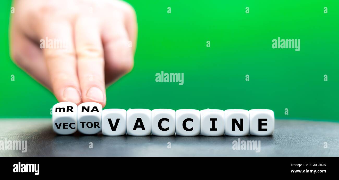Symbol für eine Impfung gegen Covid 19 mit zwei verschiedenen Impfstoffen. Mit einem mRNA-Impfstoff und einem viralen Vektor-Impfstoff. Stockfoto