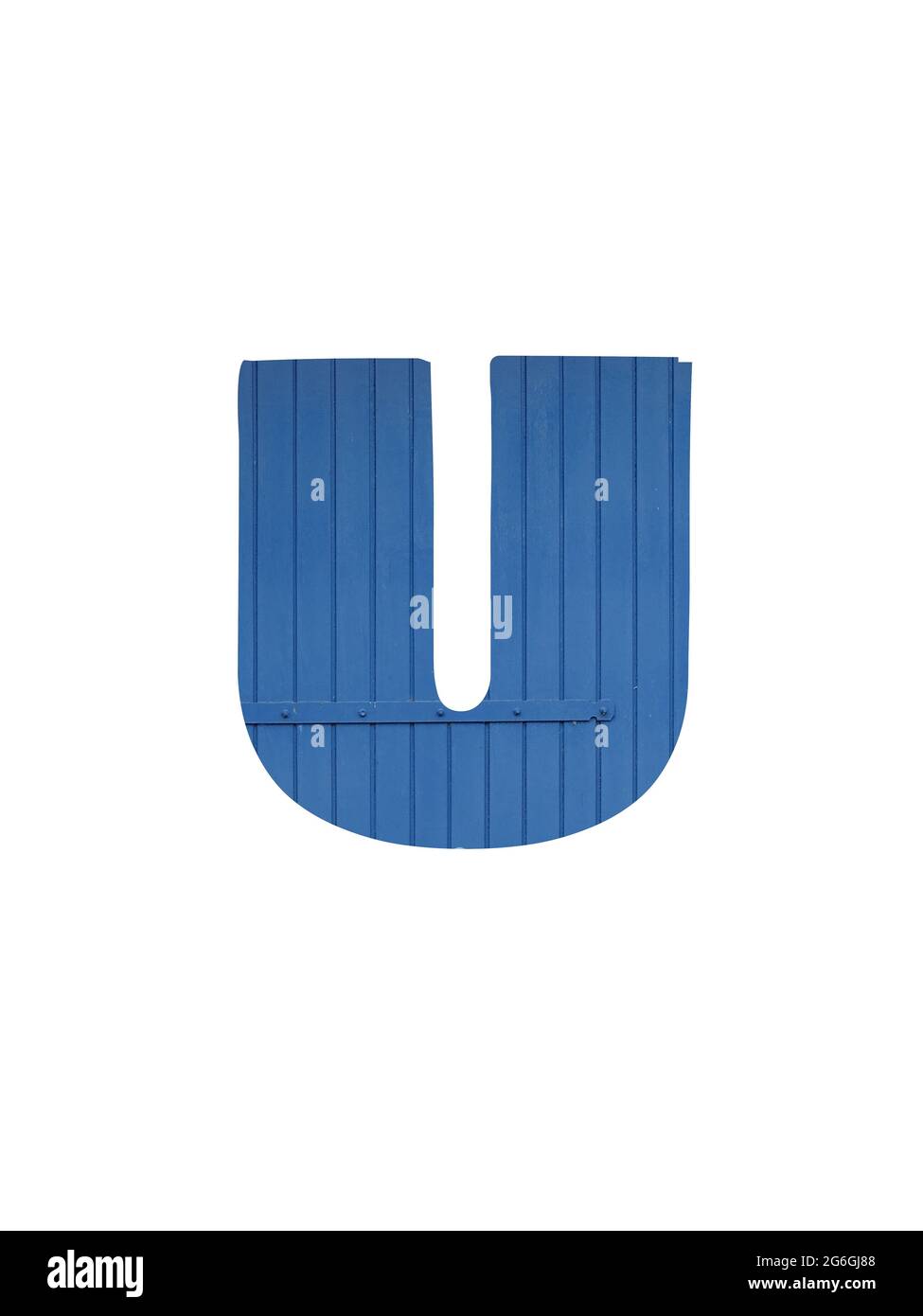 Buchstabe U des Alphabets aus altem blauem Holz, isoliert auf weißem Hintergrund Stockfoto