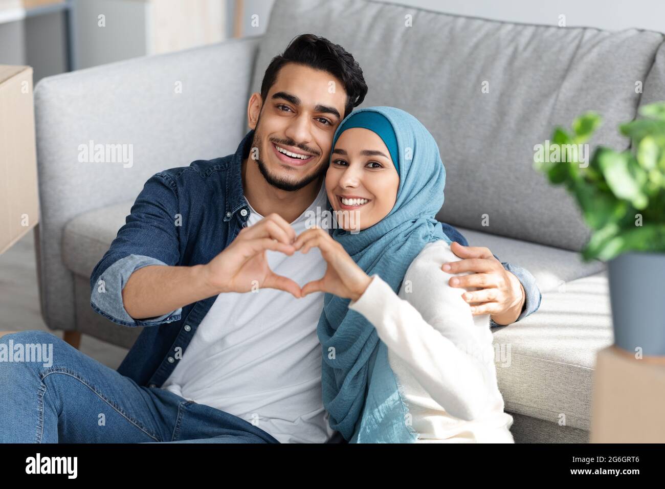 Nahaufnahme einer muslimischen Familie mit Herzsymbol Stockfoto