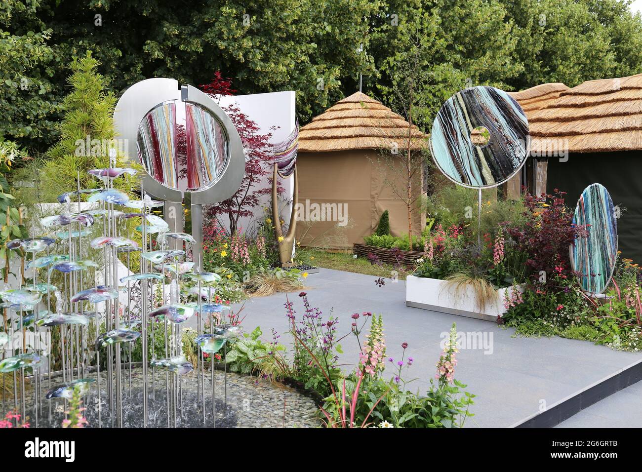 Carrie Anne Trichter Glas, Messestand, RHS Hampton Court Palace Garden Festival 2021, Preview Day, 5. Juli 2021, London, England, VEREINIGTES KÖNIGREICH Stockfoto
