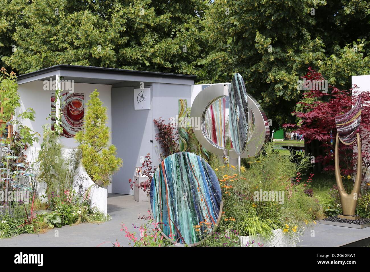 Carrie Anne Trichter Glas, Messestand, RHS Hampton Court Palace Garden Festival 2021, Preview Day, 5. Juli 2021, London, England, VEREINIGTES KÖNIGREICH Stockfoto