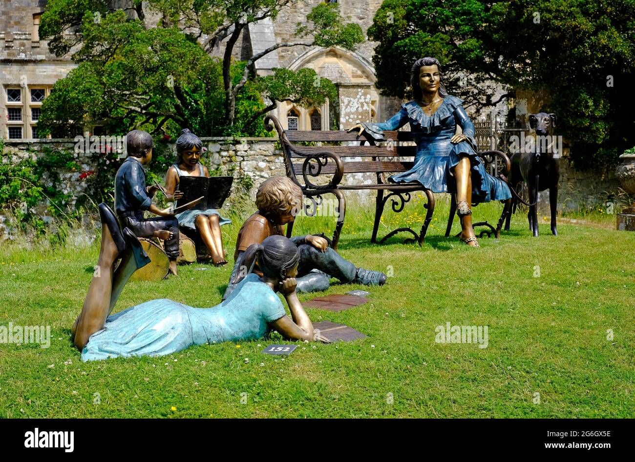 Familienskulptur in beaulieu Gardens, hampshire, england Stockfoto