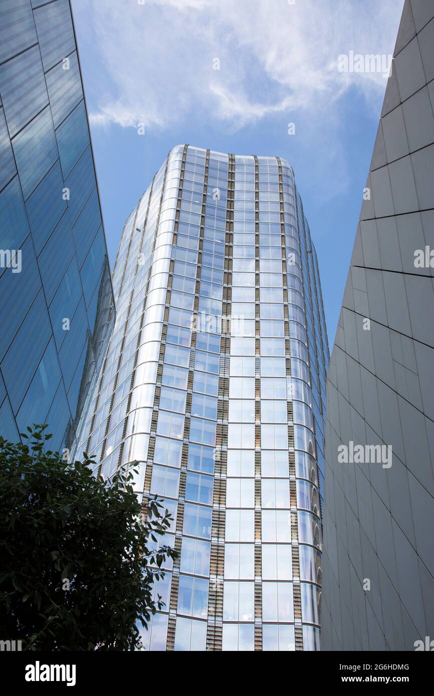One Blackfriars ist eine Mixed-Use-Entwicklung, die aufgrund ihrer Form informell als Vase oder Boomerang bekannt ist. Architekt Ian Simpson, 2018. London, Großbritannien. Stockfoto