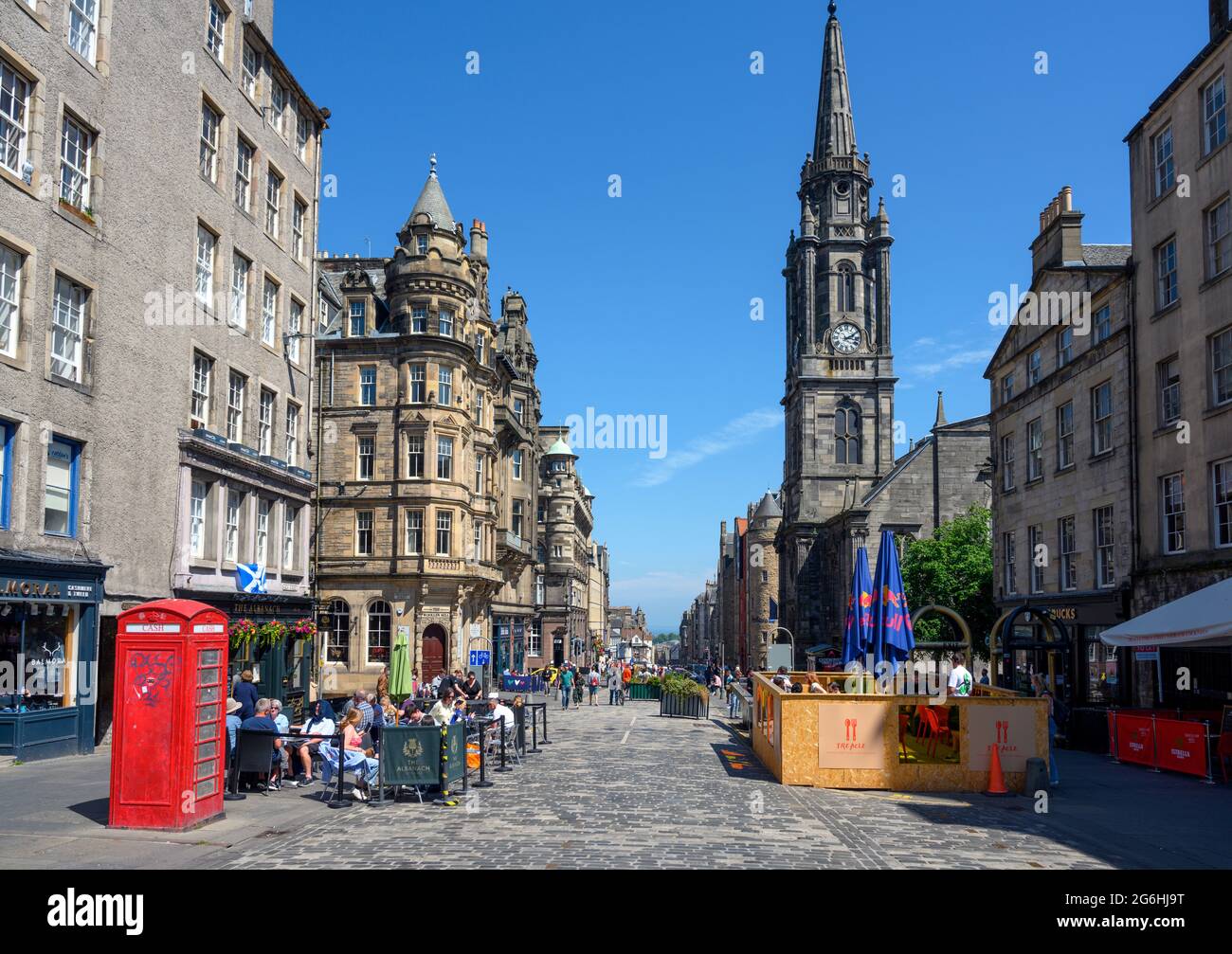 Bars und Restaurants an der Royal Mile, Edinburgh, Schottland, Großbritannien Stockfoto