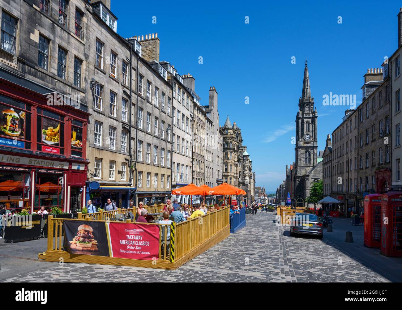 Bars und Restaurants an der Royal Mile, Edinburgh, Schottland, Großbritannien Stockfoto