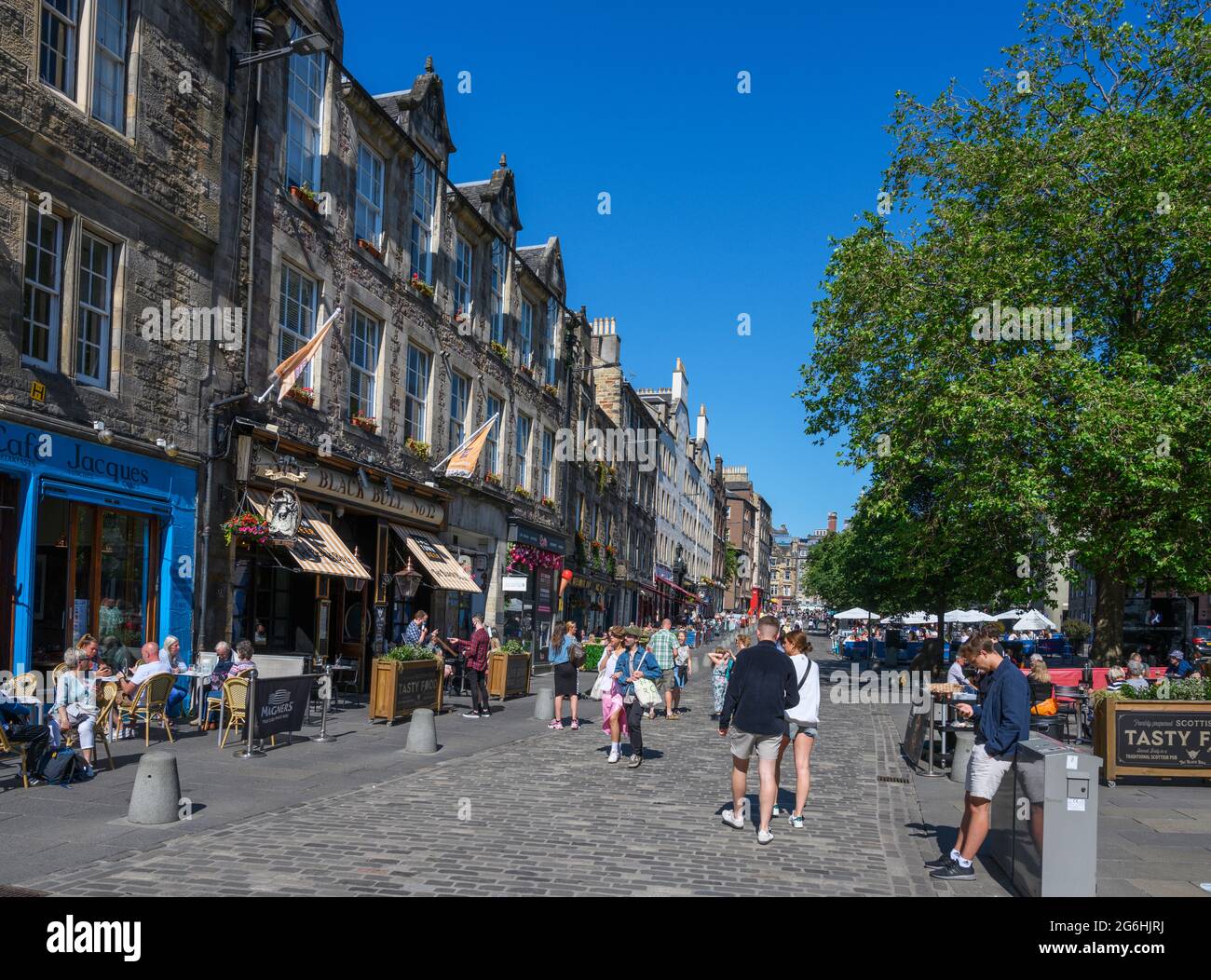 Bars und Restaurants auf Grassmarket, Edinburgh, Schottland, Großbritannien Stockfoto