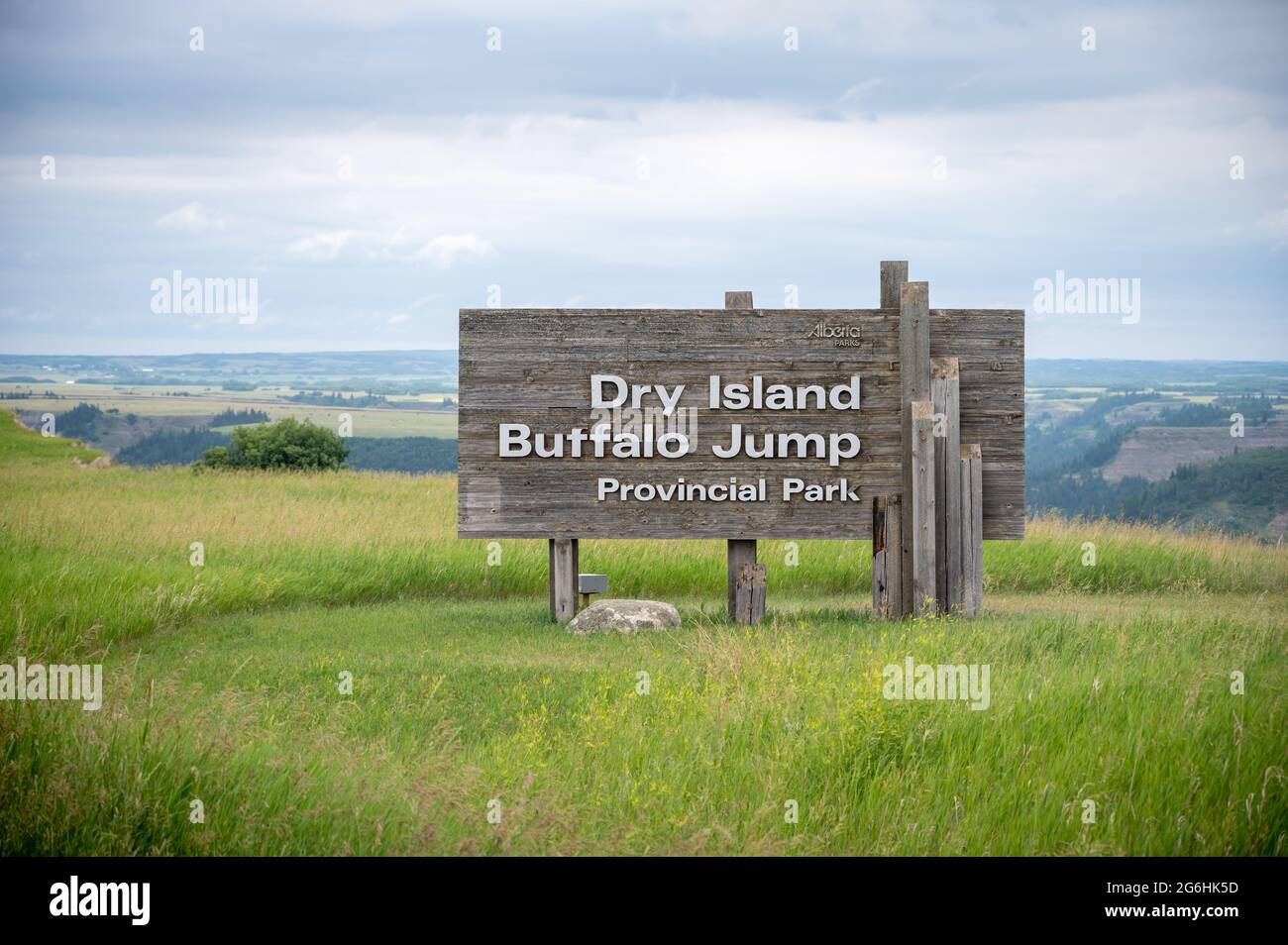 Huxley, Alberta - 4. Juli 2021: Schild am Eingang zum Dry Island Buffalo Jump Provincial Park in der Nähe von Huxley, Alberta. Stockfoto