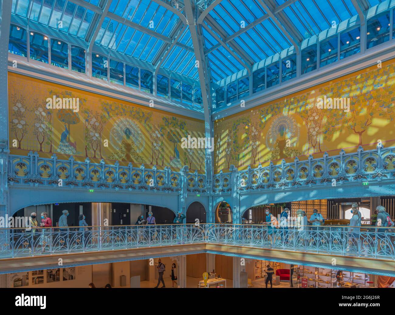 Paris, Frankreich - 07 02 2021: Kaufhaus La Samaritaine. Innenansicht des Gebäudes Stockfoto